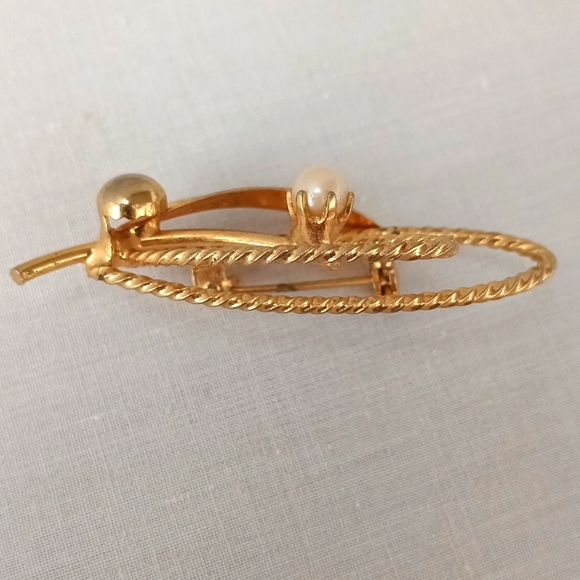 Mid Century Culture Pearl Gold Tone Broach - Picture 4 of 7